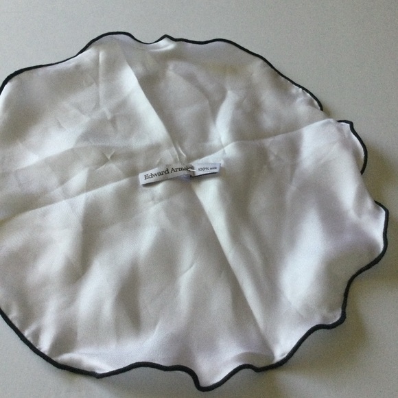 EDWARD ARMAH SILK ROUND POCKET CIRCLE SQUARE WHITE WITH BLACK EDGE NWOT - Picture 5 of 8